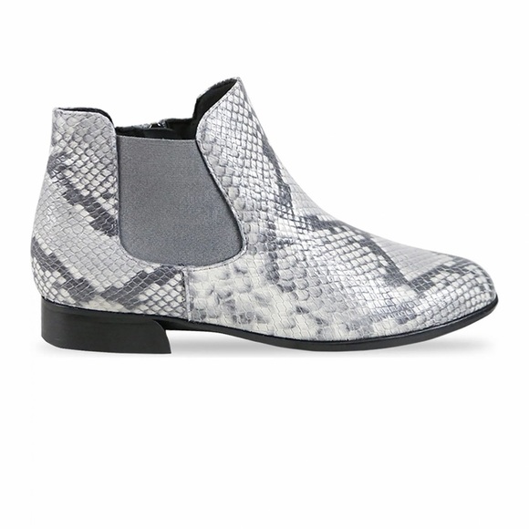 Women’s Munro Cate Grey Water Resistance Snake Print Booties 9 US! - Picture 11 of 11